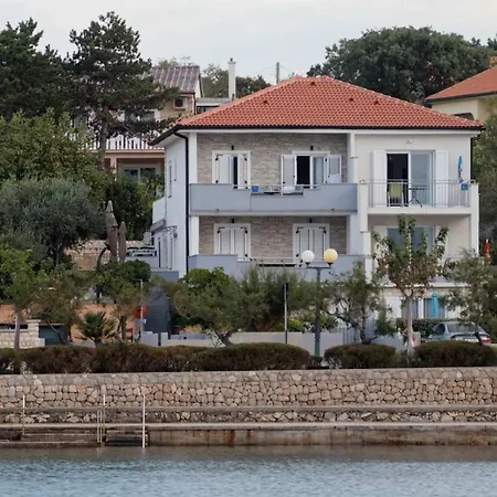 Apartman App Marin *